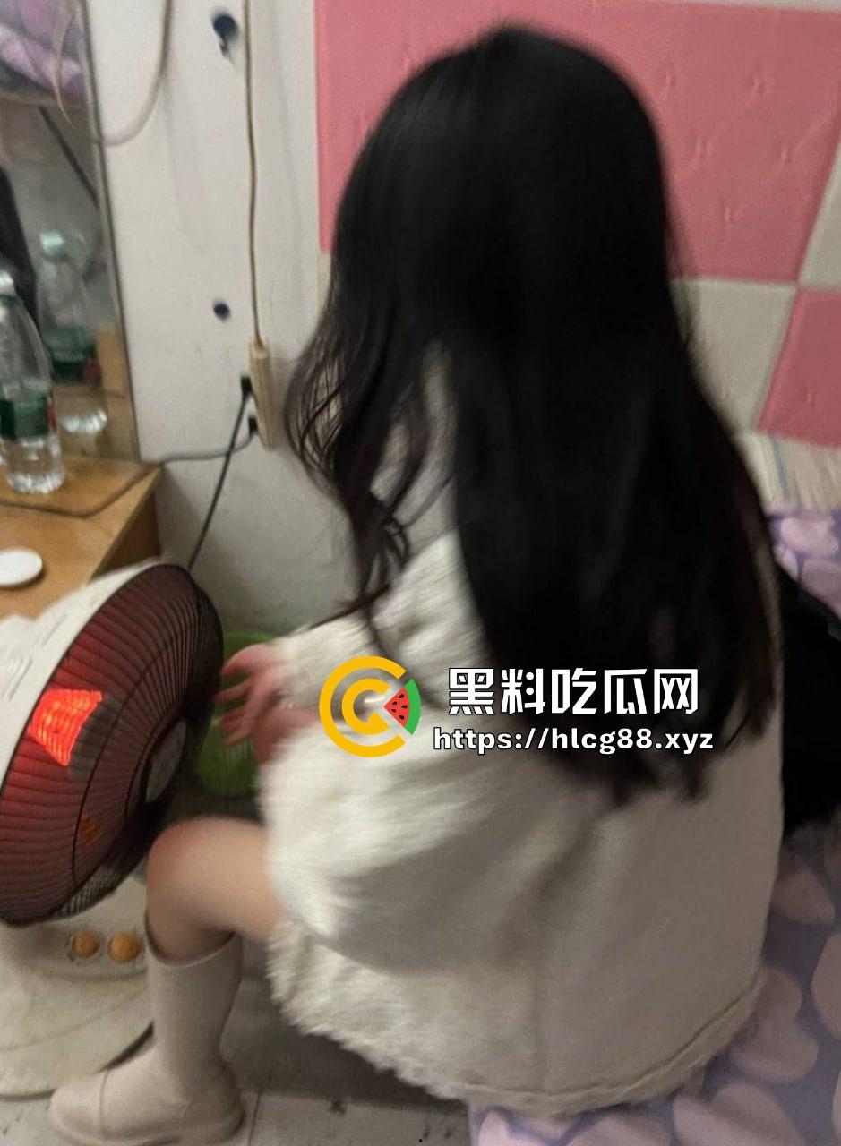 深圳龙岗东三村嫖客排队操嫩逼名鸡,扫街大神偷拍炸场,帽子叔叔硬着来抓!