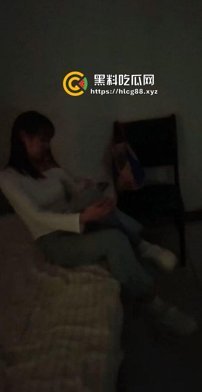 深圳龙岗东三村嫖客排队操嫩逼名鸡,扫街大神偷拍炸场,帽子叔叔硬着来抓!