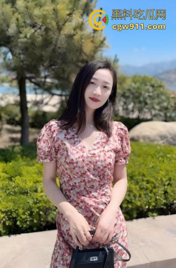 强上发情嫂子，无套骑乘，花式做爱，疯狂求操浓精内射，全程浪叫骚话超多，骚得一批！