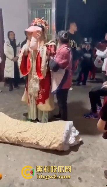 逆天风俗冥婚现场流出!女子哭嫁仪式骇人听闻,现实比影视剧更离奇,看得人发毛!