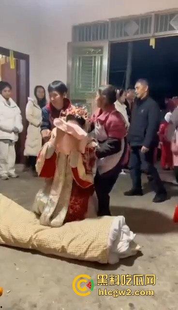 逆天风俗冥婚现场流出!女子哭嫁仪式骇人听闻,现实比影视剧更离奇,看得人发毛!