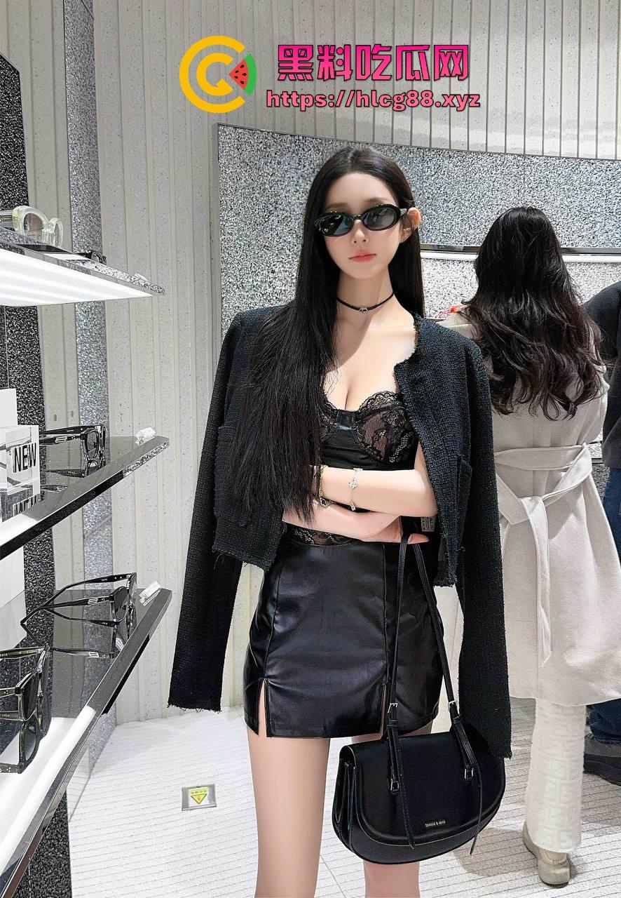 深圳外围天花板,福田02年『王微微』平面模特全国可飞,长腿C奶主动掰逼让检查,异形级骚穴重口慎入!