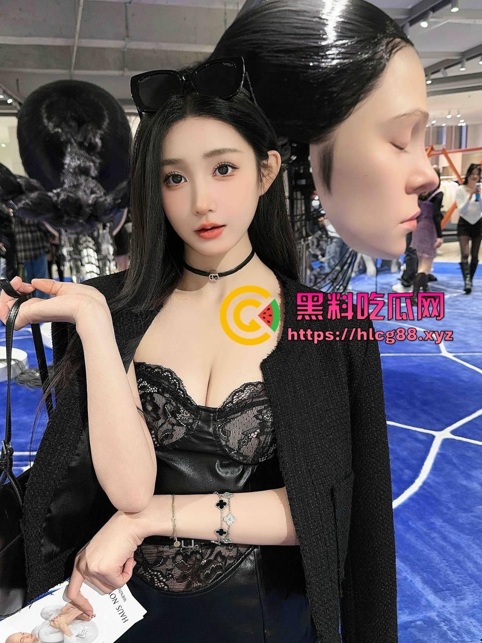 深圳外围天花板,福田02年『王微微』平面模特全国可飞,长腿C奶主动掰逼让检查,异形级骚穴重口慎入!