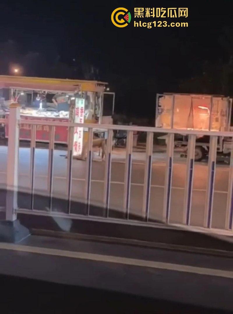 河北邢台 快手网红【吴媛媛】嗑药嗑嗨全裸大街爬行 裸奔求操视频疯传全网