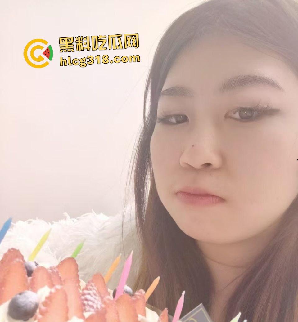 陕西曹小姐欠钱不还，债主直接让其视频裸贷偿还，一场八块钱太廉价！指甲这么长还自慰，逼不痛吗？