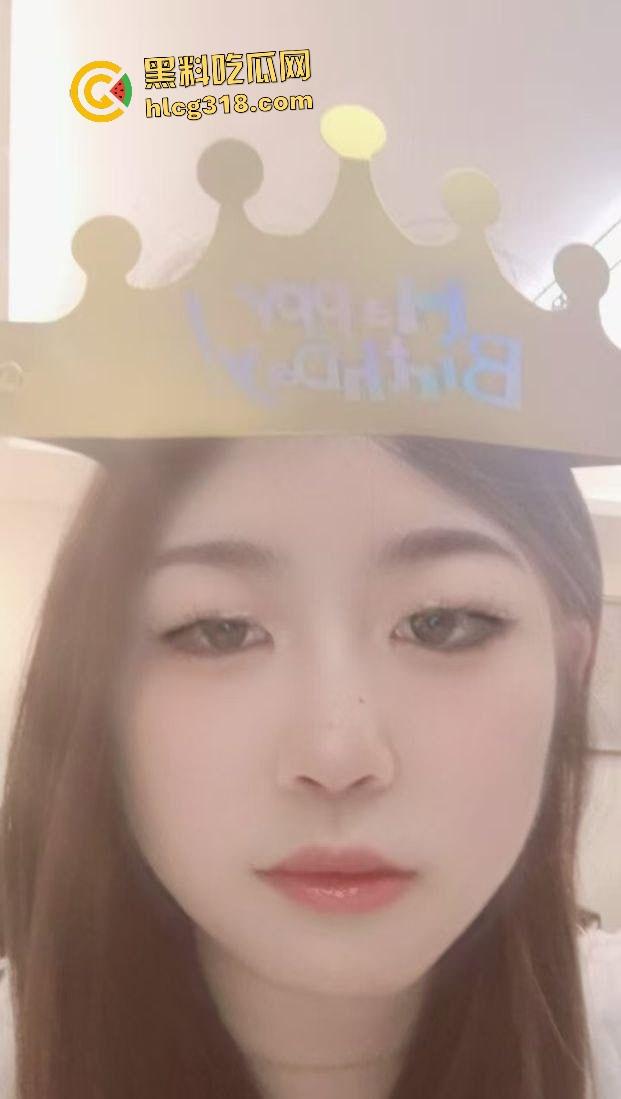 陕西曹小姐欠钱不还,债主直接让其视频裸贷偿还,一场八块钱太廉价!指甲这么长还自慰,逼不痛吗?