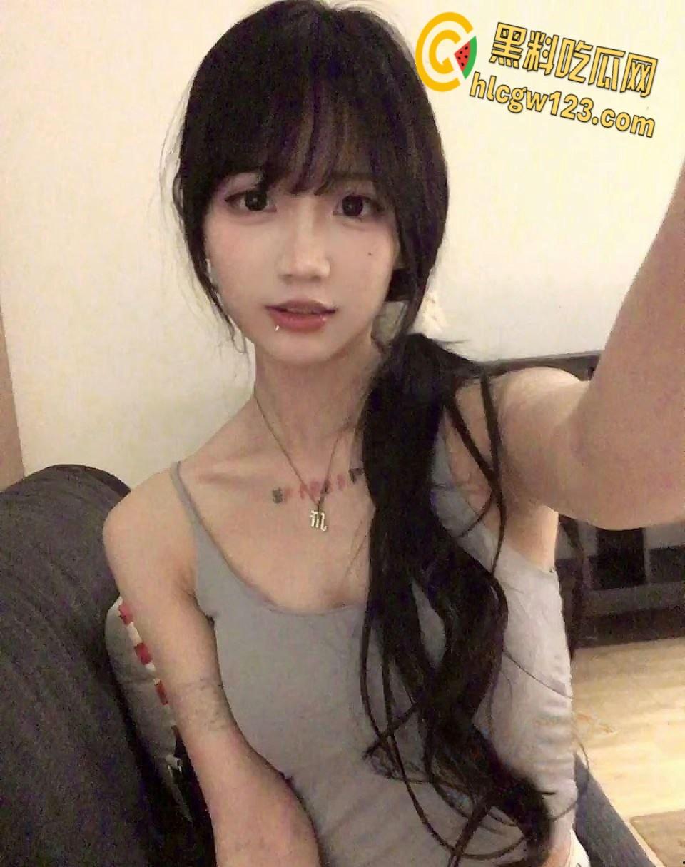 抖音高颜值网红【心系小许】,可甜可咸可御可萝堪称完美,高价定制自慰扣穴!