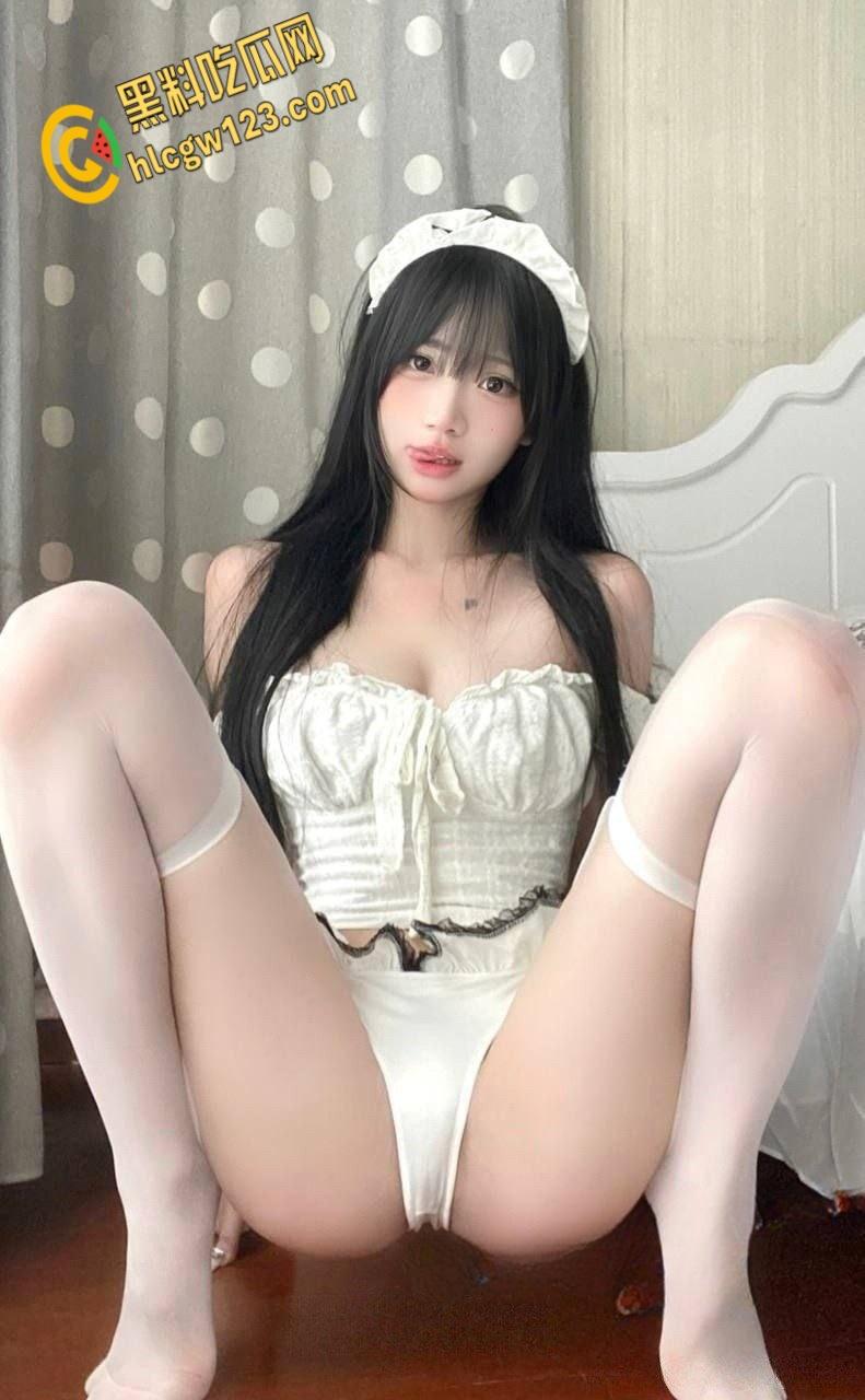 抖音高颜值网红【心系小许】,可甜可咸可御可萝堪称完美,高价定制自慰扣穴!