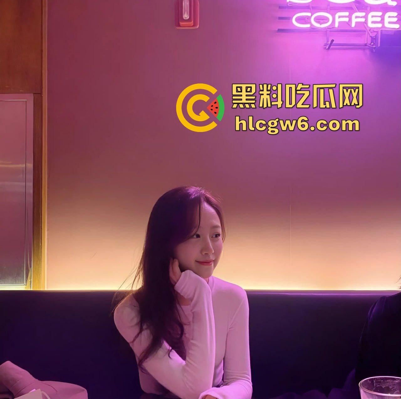 邻居练瑜伽的妹妹聊了2个月，脱了裤子才知道，床上这柔韧度就是为操而生的 摆个一字马彻底榨干瓜友！