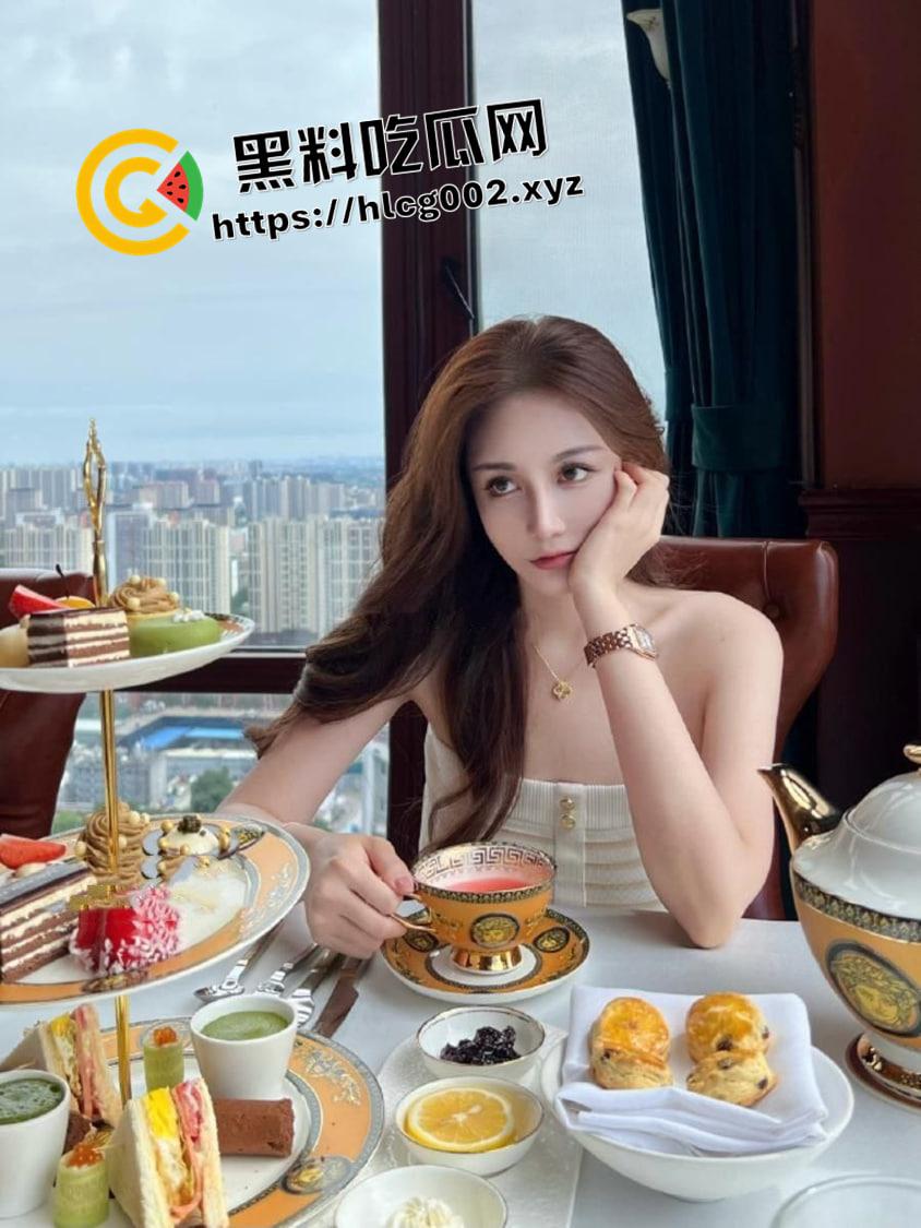 梦中情乳!反差母狗【闵雨晴】被富二代包夜 传教士体位狂入 雪白巨乳晃的人头晕