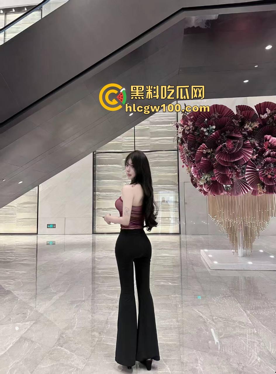 河北精神小伙KTV玩疯，陪酒妹被当狗地下爬跪舔，嘴当B抽插全程卖力口活卖力吸到腿软，洗手间乱交结尾！