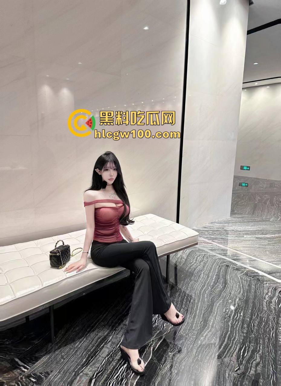 河北精神小伙KTV玩疯,陪酒妹被当狗地下爬跪舔,嘴当B抽插全程卖力口活卖力吸到腿软,洗手间乱交结尾!