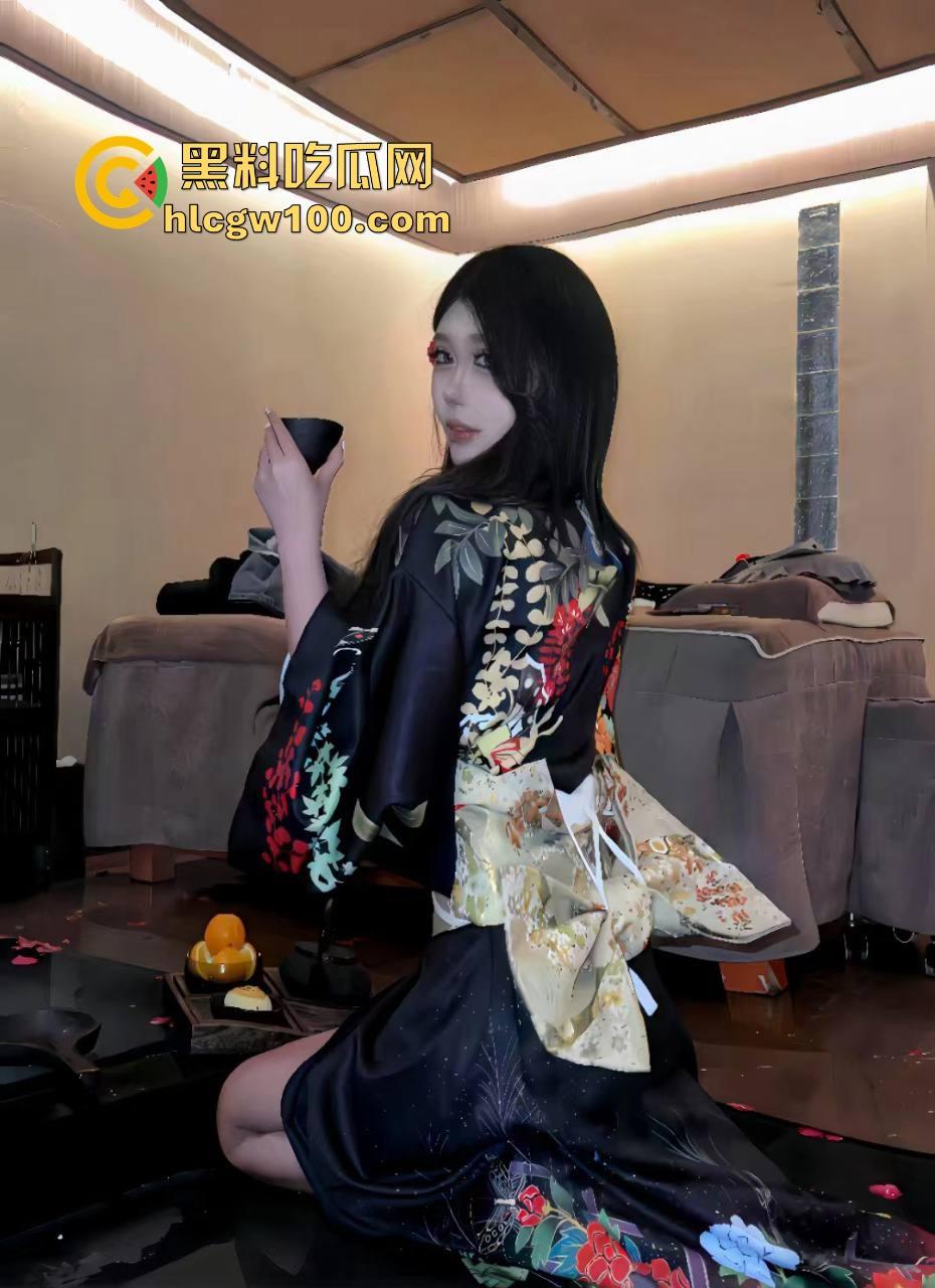 河北精神小伙KTV玩疯,陪酒妹被当狗地下爬跪舔,嘴当B抽插全程卖力口活卖力吸到腿软,洗手间乱交结尾!