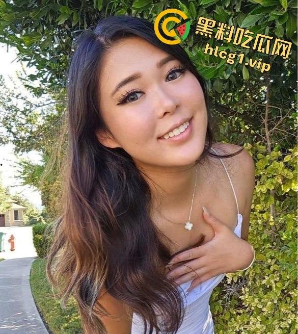 美籍华人网红女歌手「Extra」中文名张雪私拍流出!反差婊深喉口交!还用筷子夹鸡巴吃!