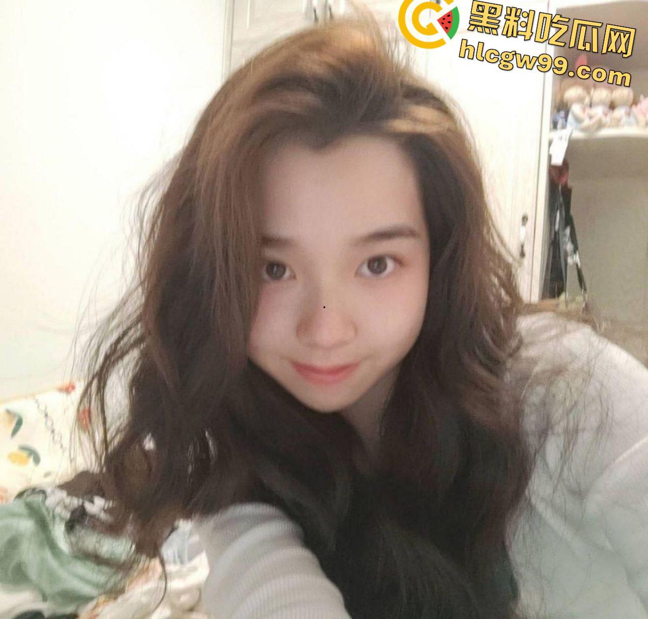 重庆OL反差露脸女职员【张秋月】被主人各种调教视图泄密,婚纱捆绑口塞踩头当狗玩