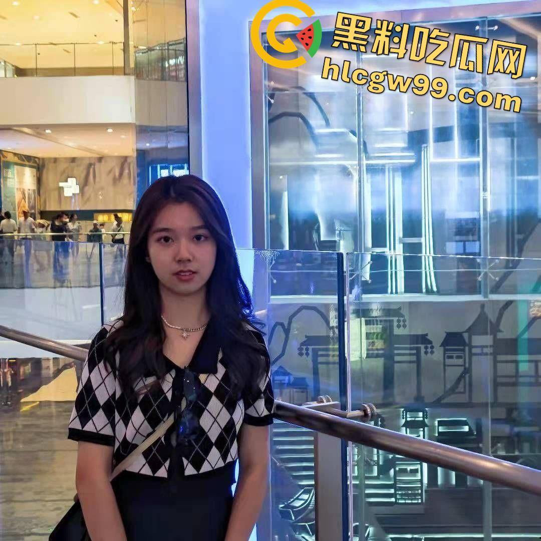 重庆OL反差露脸女职员【张秋月】被主人各种调教视图泄密,婚纱捆绑口塞踩头当狗玩