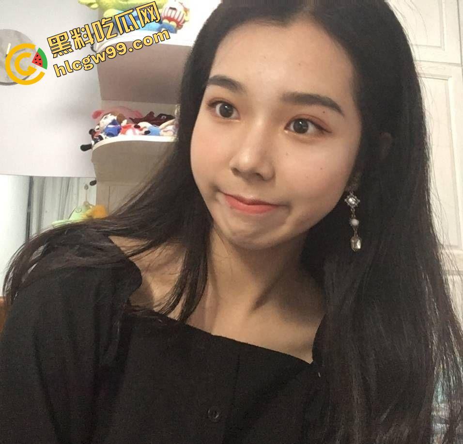 重庆OL反差露脸女职员【张秋月】被主人各种调教视图泄密,婚纱捆绑口塞踩头当狗玩