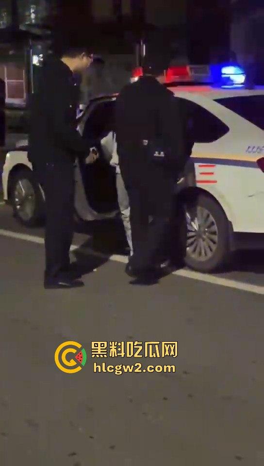 男生居然偷拍男生洗澡给女友看?长沙高校男寝惊现奇葩操作 真的是活久见!
