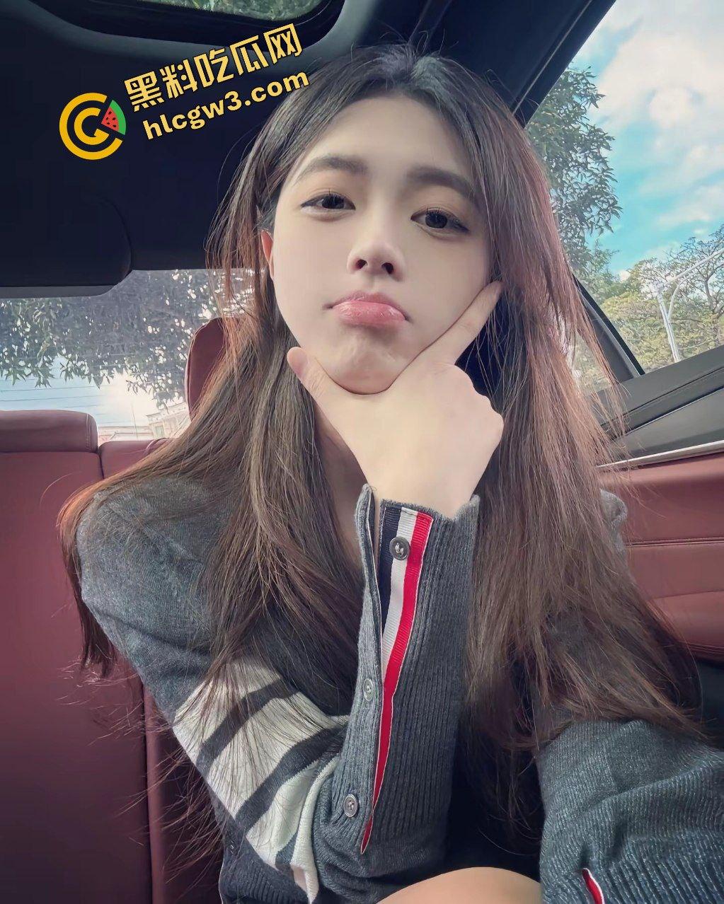 抖音极品美腿反差骚鸡服装网红『鹿子瑜』私下与金主激情 大长腿被抬起猛插粉嫩骚逼!独家曝光!