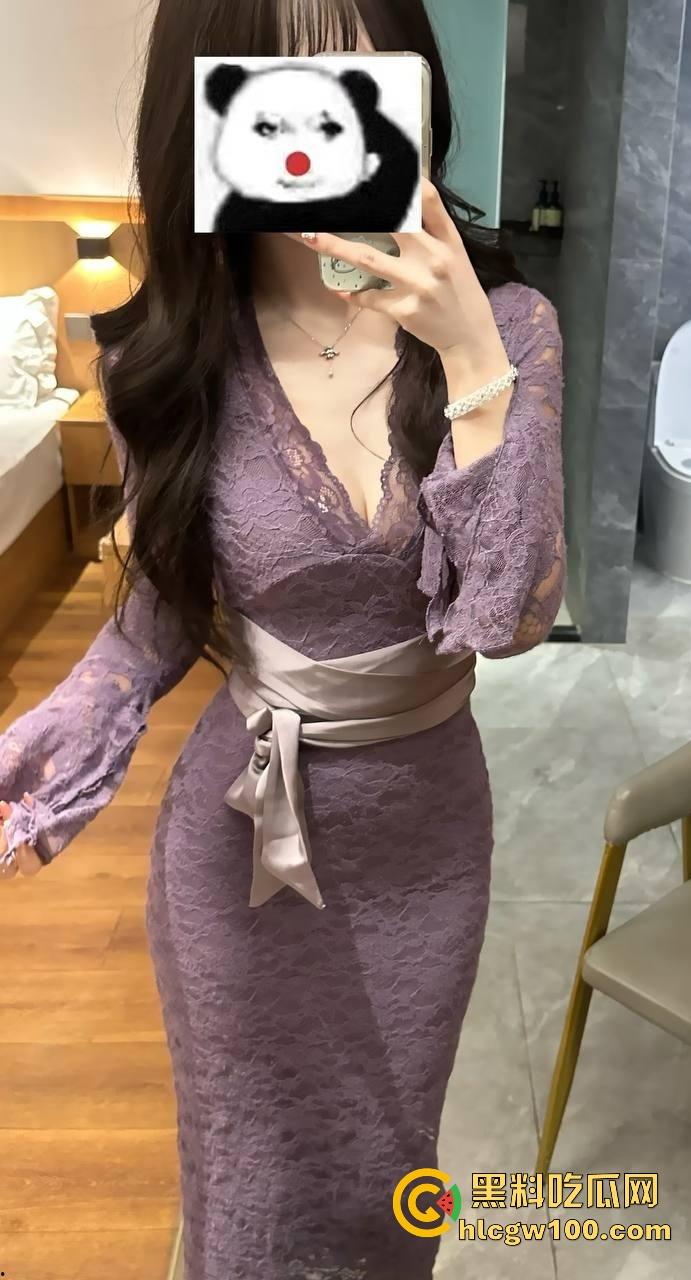 四川宜宾21岁清纯甜妹『 李东兰』深夜反差爆发,宿舍丝袜裹腿抖奶叫主人,还粉粉嫩嫩掰逼拍给你看骚B!