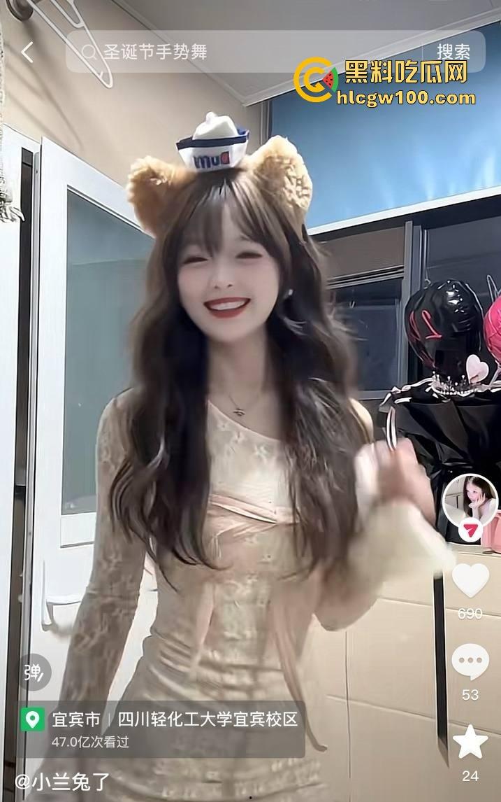 四川宜宾21岁清纯甜妹『 李东兰』深夜反差爆发,宿舍丝袜裹腿抖奶叫主人,还粉粉嫩嫩掰逼拍给你看骚B!