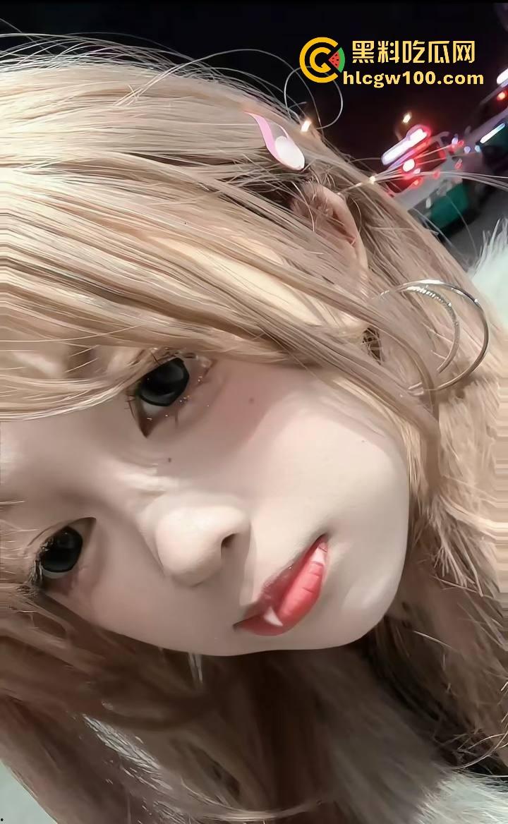 四川宜宾21岁清纯甜妹『 李东兰』深夜反差爆发,宿舍丝袜裹腿抖奶叫主人,还粉粉嫩嫩掰逼拍给你看骚B!