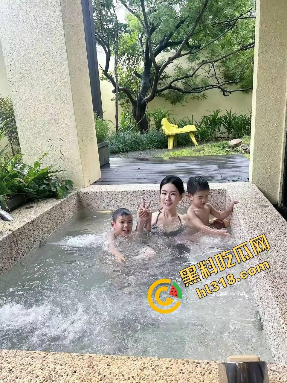 一手姑娘一手经,少林寺住持『释永信』不负如来不负卿,搂着美人念佛经,51个情人174个私生子!