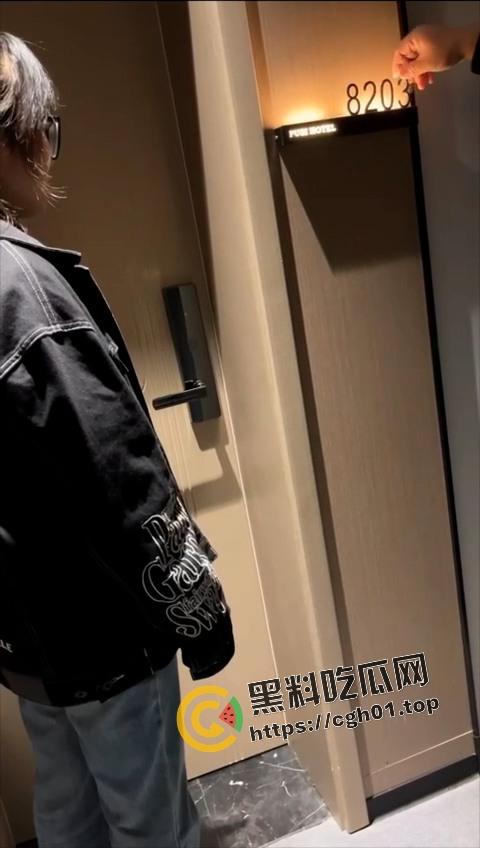 山东普斯轻奢酒店红内裤男用女友电话订酒店 捉奸最新流出高清完整版 堪称导演剪辑版 这也太抽象了