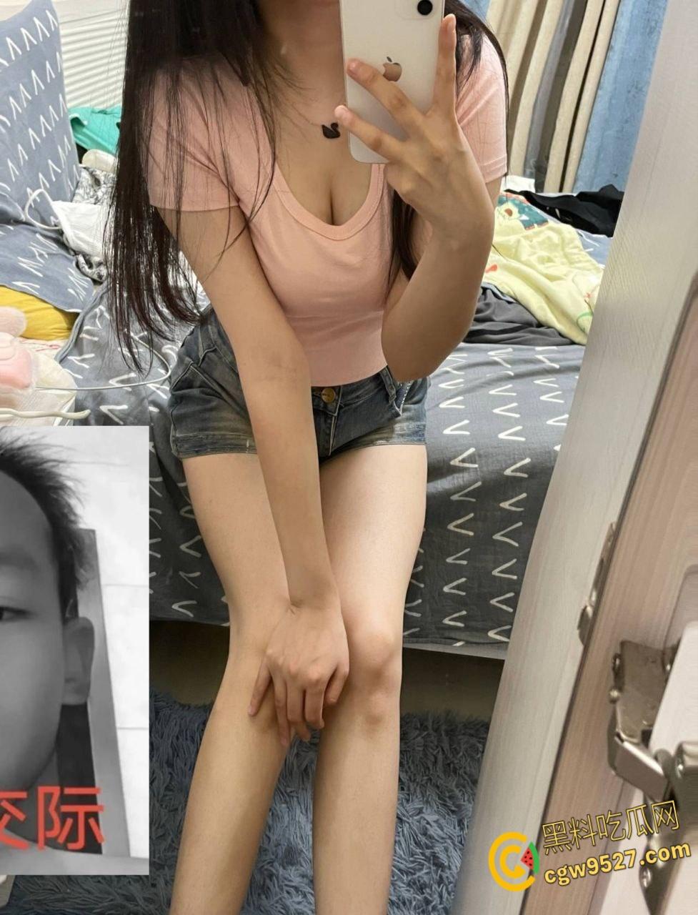 极品巨乳高三卫校女生,在宿舍偷偷自慰揉奶,偷感十足小小年纪就玩的这么刺激,嫩逼太欠操了 !