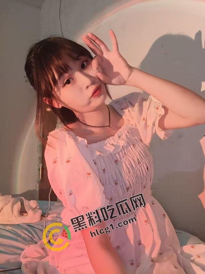 广东清远清纯萝莉学生婊 平日装纯背后自慰佬骚批 网聊私密视频遭流出