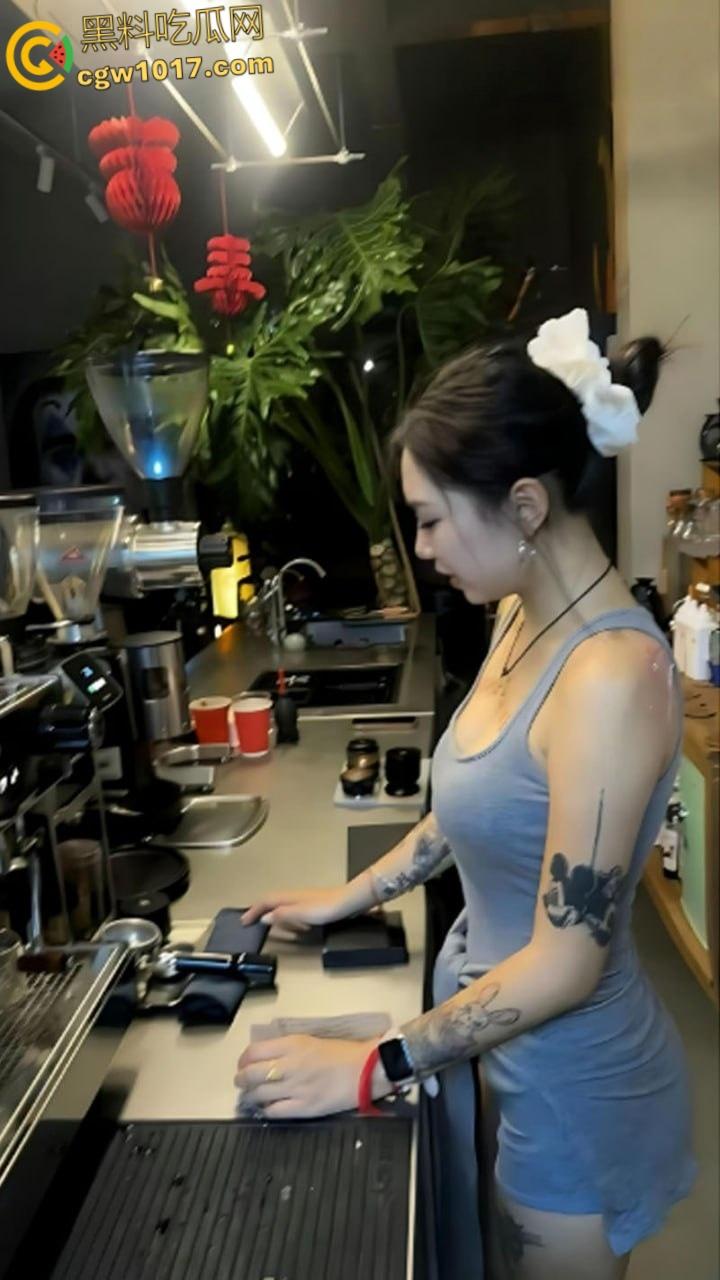 山西临汾高颜值网红【八九】,金主定制自慰视频流出,对镜全裸脱衣自拍,纤指狂扣粉嫩骚逼,反差母狗呻吟销魂!