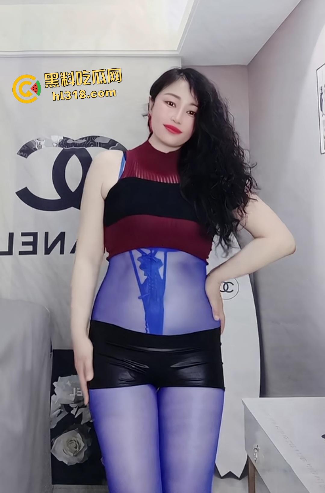 快手【怡怡春思】简介写喜欢舞蹈,实际穿黑丝扣逼揉奶,20厘米高跟虐鸡巴,给金主实施“戒欲疗法”!