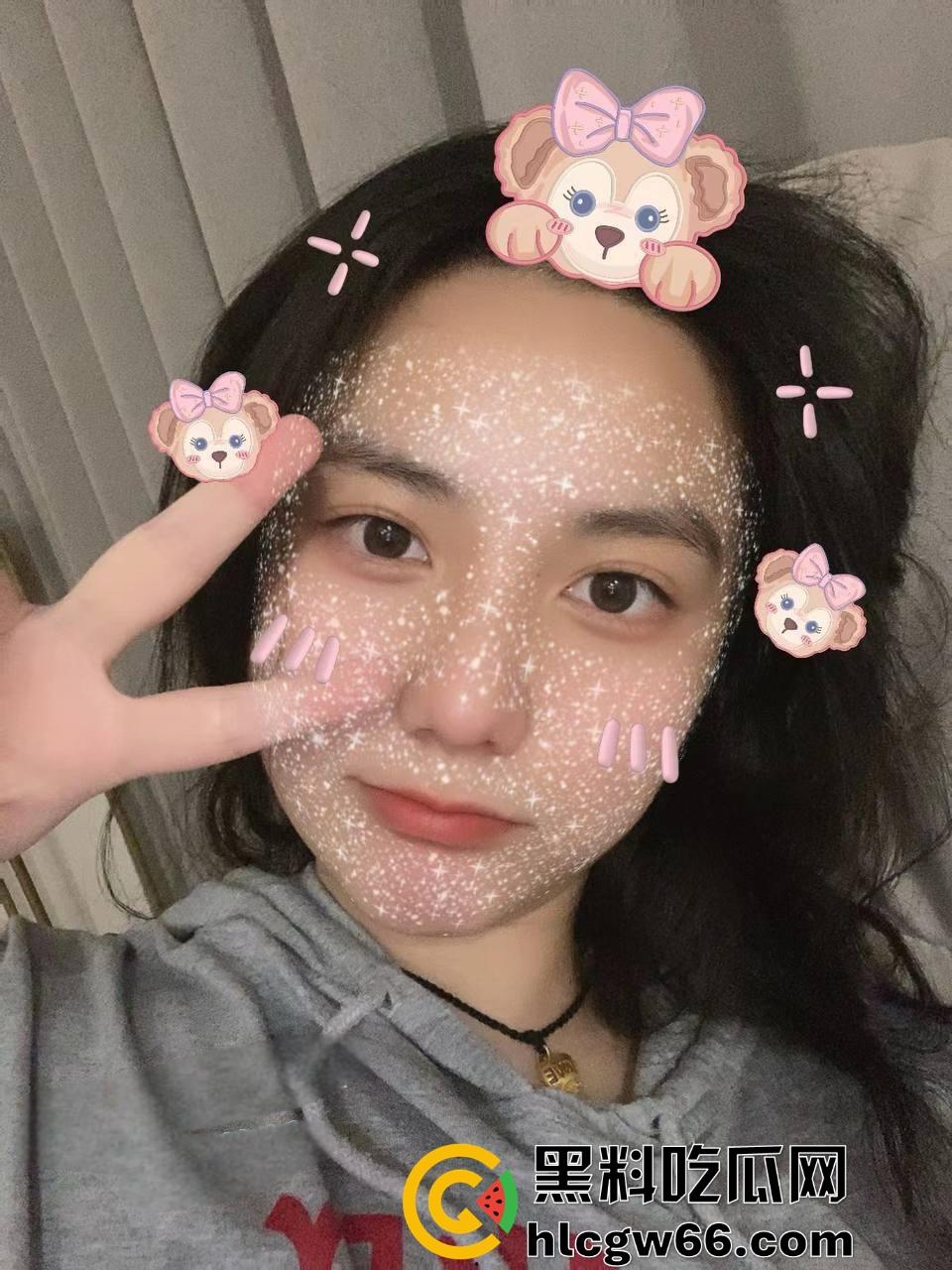 成都女大学生【林青赟】转校上海读书,每天和对象裸视频,让对象受不了打飞机射屏!