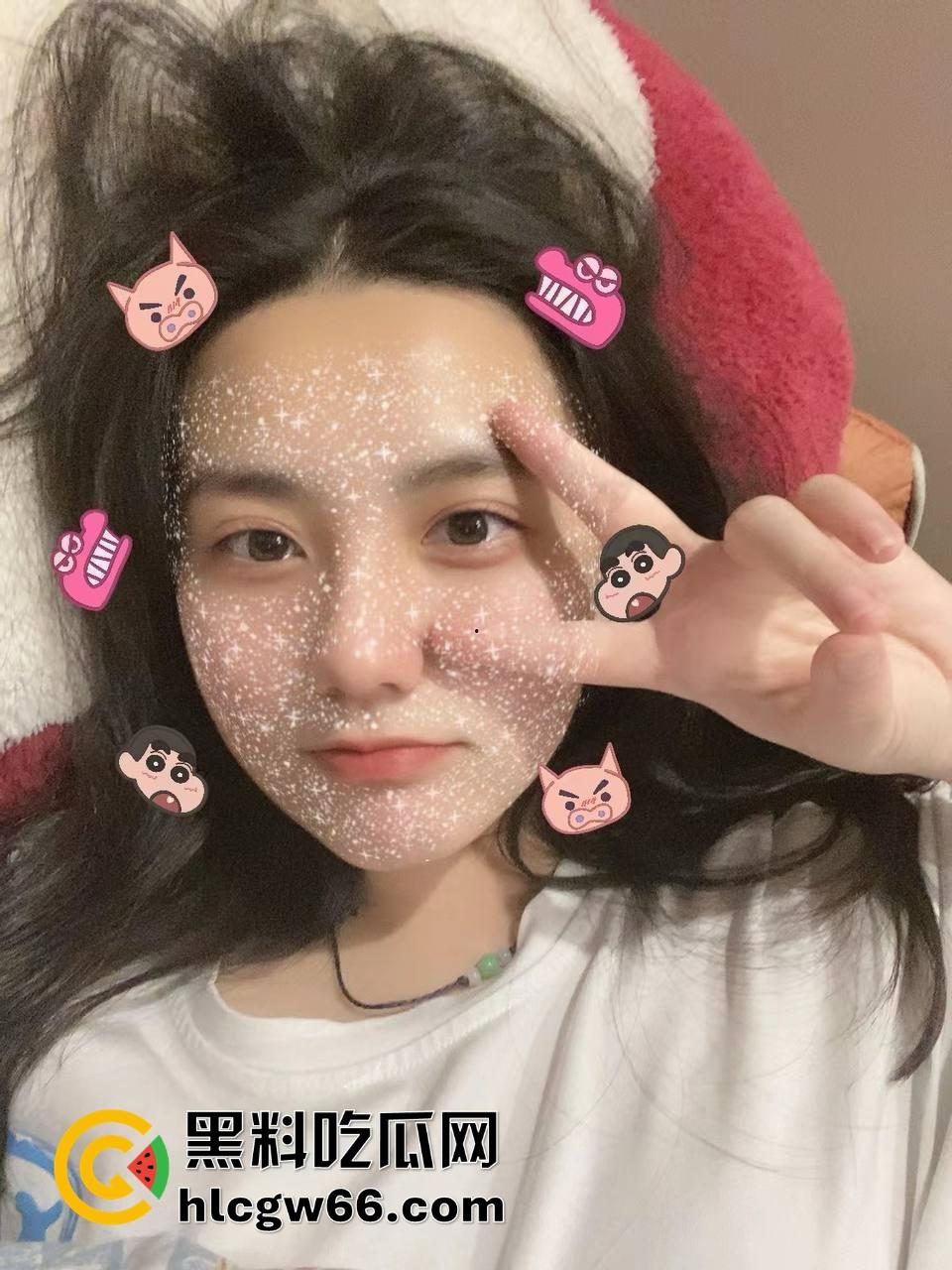 成都女大学生【林青赟】转校上海读书,每天和对象裸视频,让对象受不了打飞机射屏!