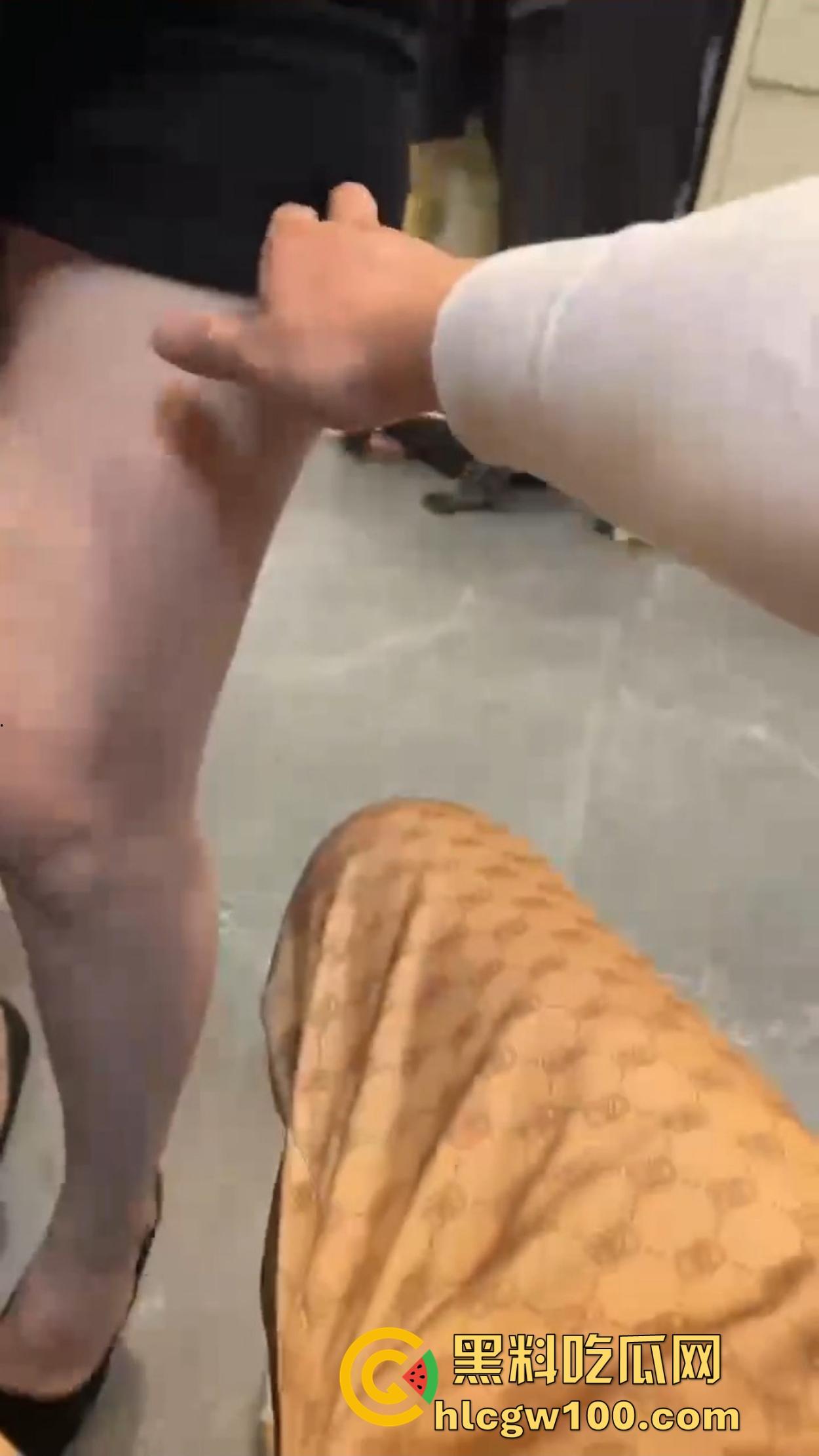 体制内四眼小仙女or夜店骚到极致包臂裙浪货,一本正经vs放飞自我,哪个才是你心中的绝对感觉?