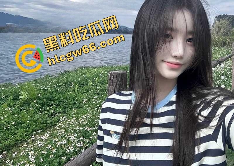 传媒院校白月光女神【灵灵】宿舍掰穴自慰视频流出,逼水拉丝半米长,背地里浪得逼都快自燃了!