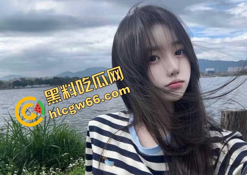 传媒院校白月光女神【灵灵】宿舍掰穴自慰视频流出,逼水拉丝半米长,背地里浪得逼都快自燃了!