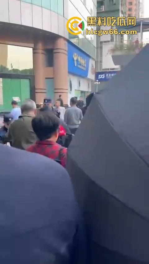 广州林和村回迁十年毛都有,拆迁合同写得好听,房产证没影,钱早被贪官贪得干干净净咯!