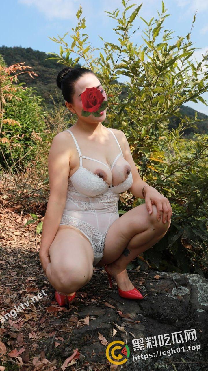 淘宝网红店铺【梦露世家】老板娘再出狠活 熟女情趣自拍 果然自己挣钱就是拼啊 未打码流出