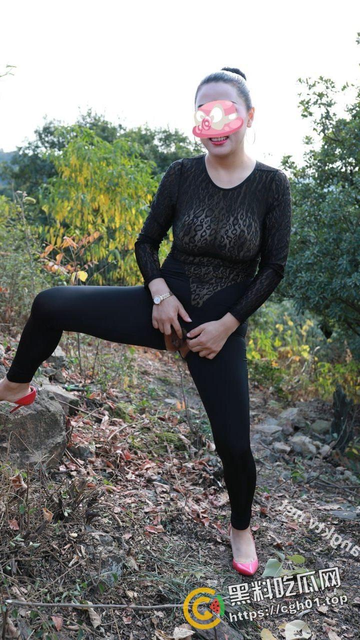 淘宝网红店铺【梦露世家】老板娘再出狠活 熟女情趣自拍 果然自己挣钱就是拼啊 未打码流出