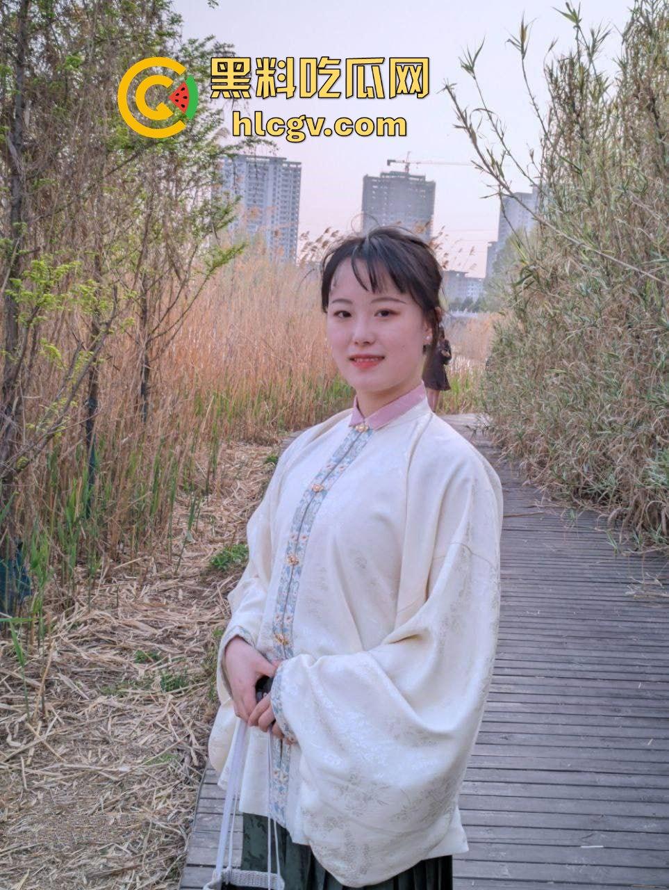 女友被调教成M属性母狗!瓜友投稿称边口交边自慰,两个洞被塞满呻吟不断被玩到泪流满面!