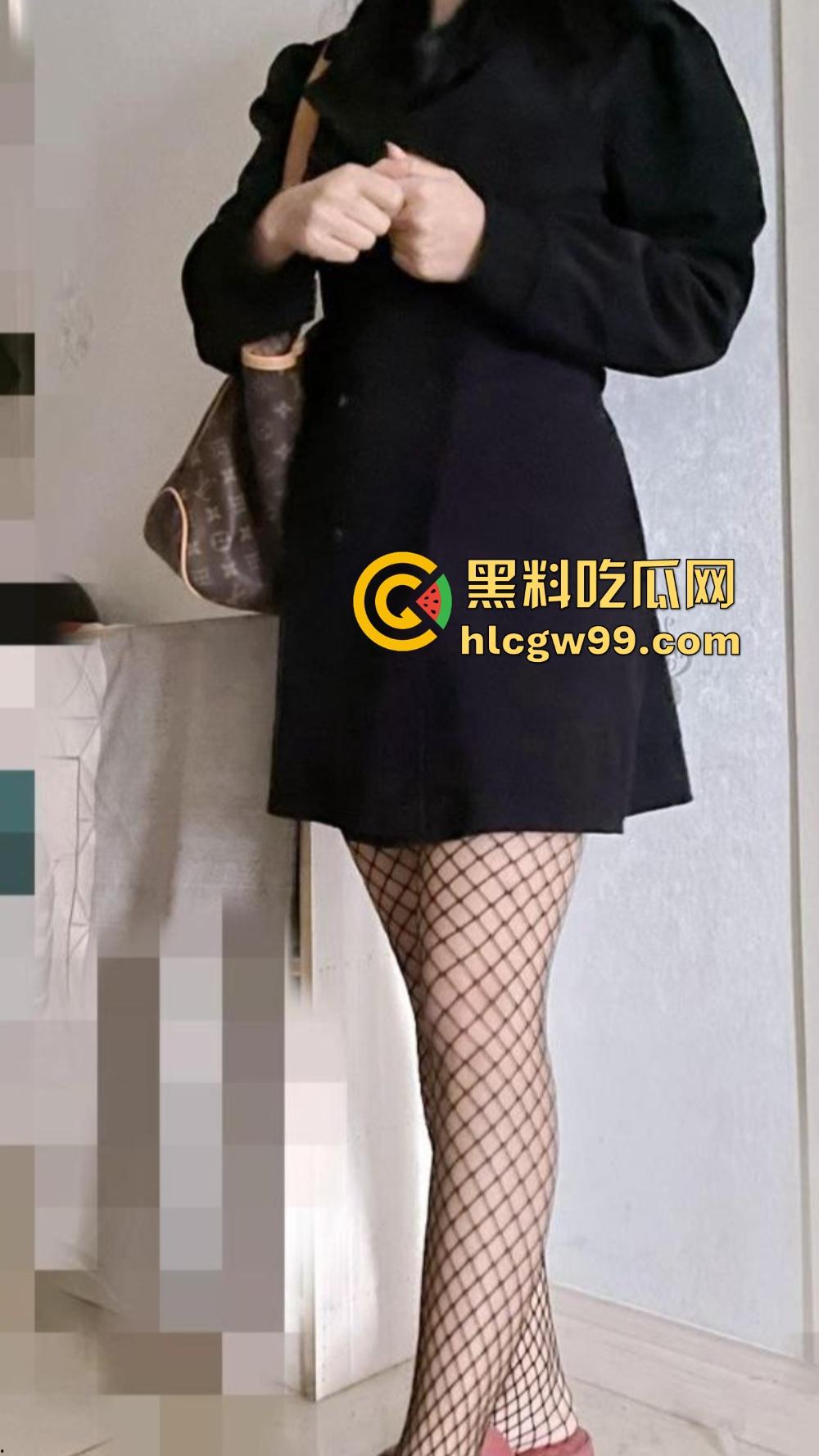 大神强奸美女邻居,NTR少妇当着孩子面娇喘求饶,誓不让老公再碰,声称老公是个废物只为做我的吞精工具!