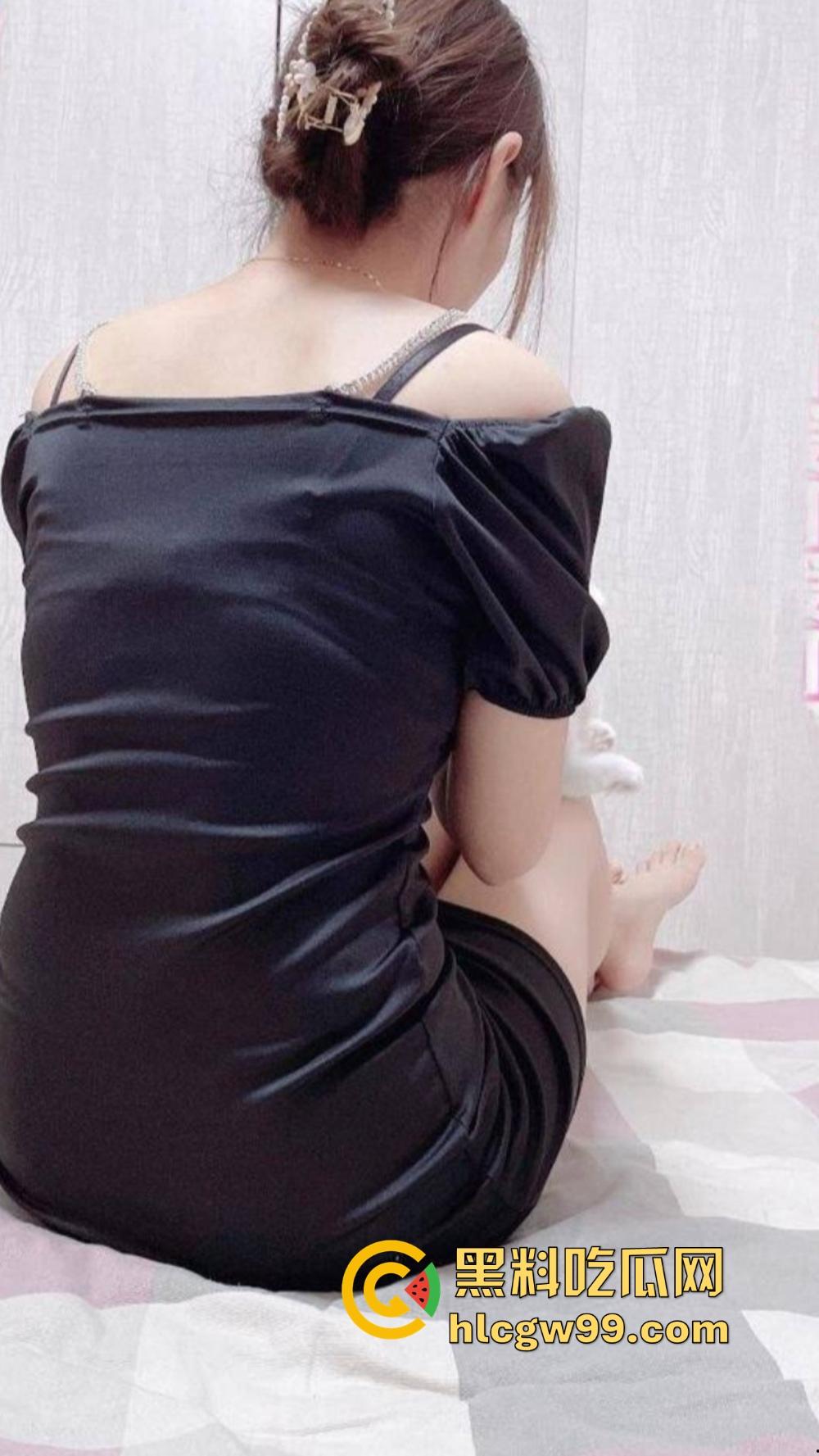 大神强奸美女邻居,NTR少妇当着孩子面娇喘求饶,誓不让老公再碰,声称老公是个废物只为做我的吞精工具!