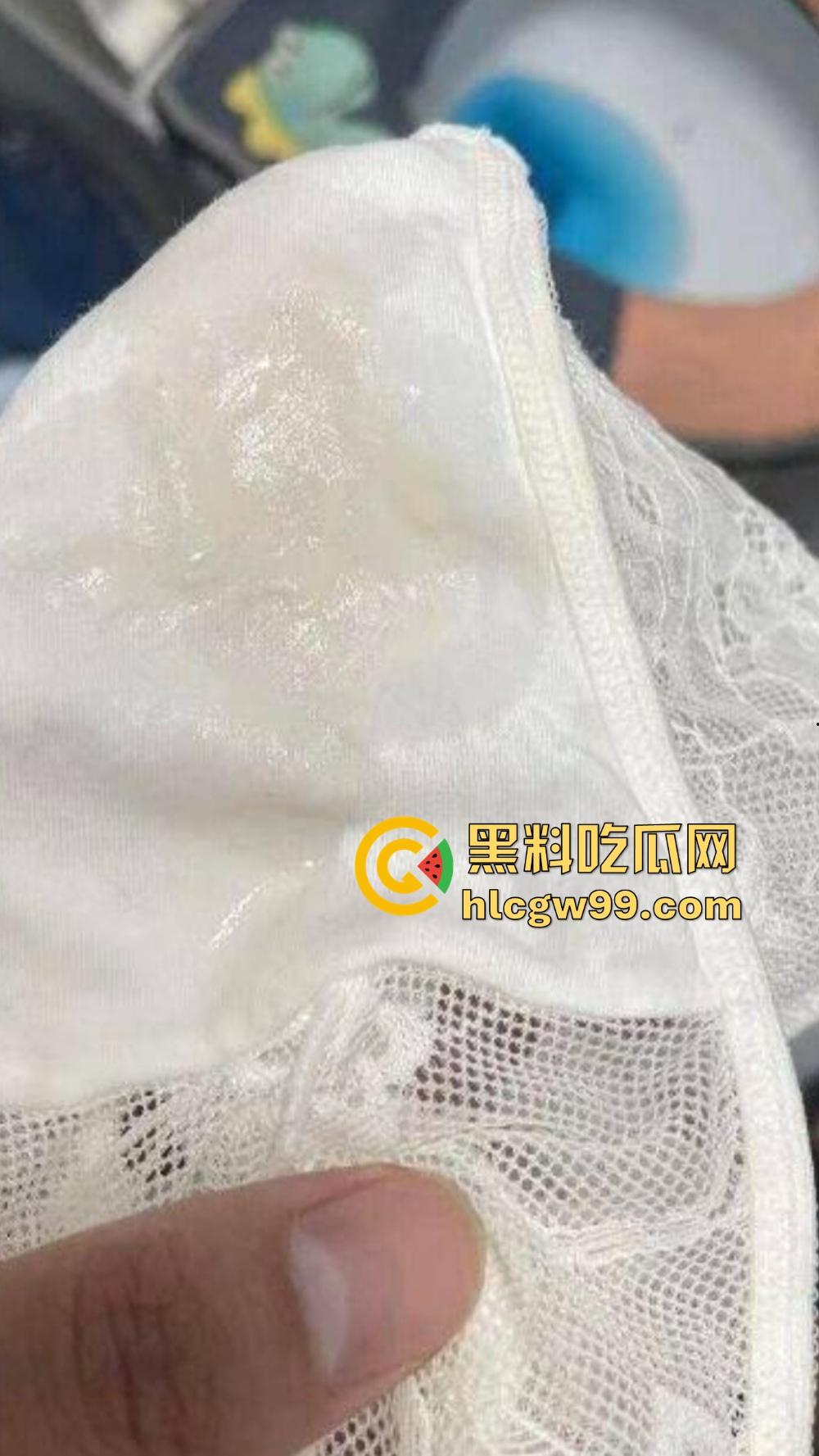 大神强奸美女邻居,NTR少妇当着孩子面娇喘求饶,誓不让老公再碰,声称老公是个废物只为做我的吞精工具!