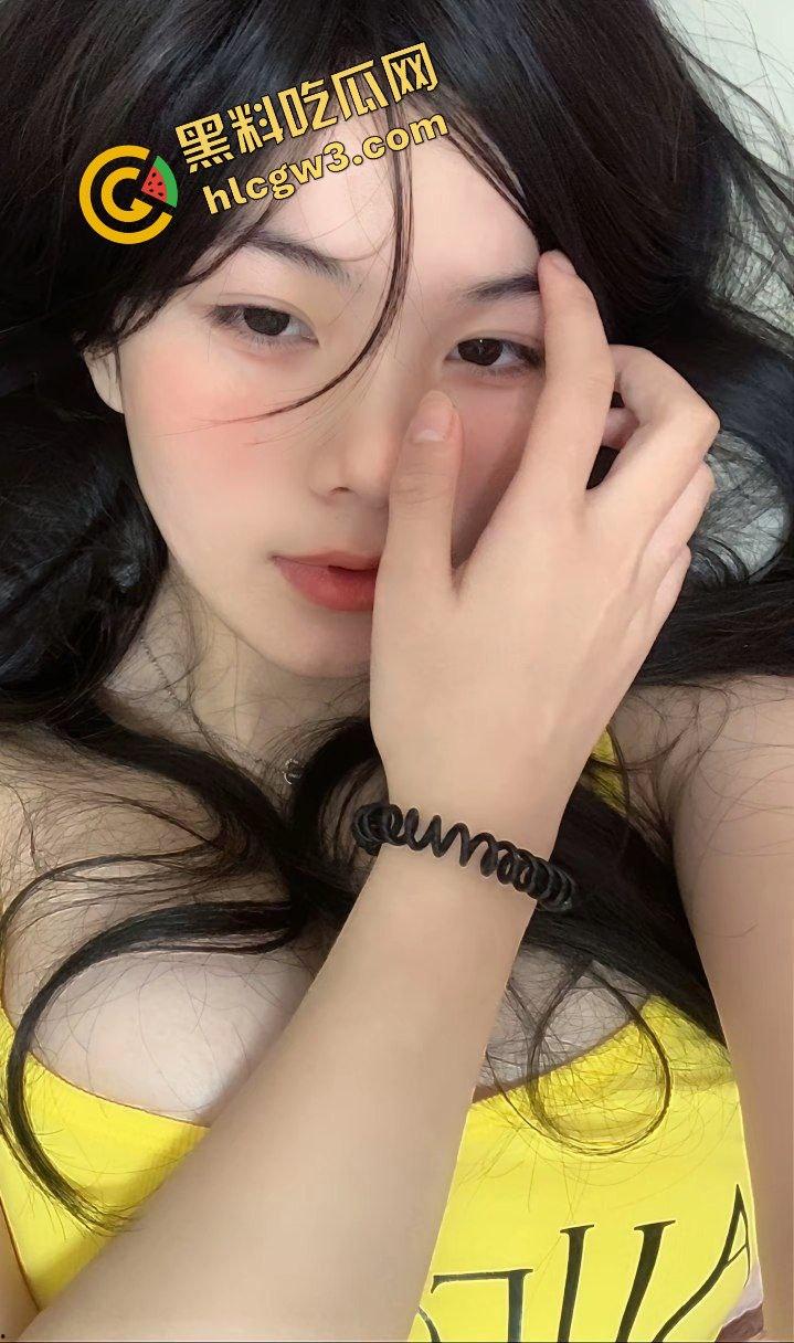 湖南化工职业学院细腰蜜臀肉便器『周铃瑜』多金男友JK制服爆插粉逼 激情四射!独家曝光流出!