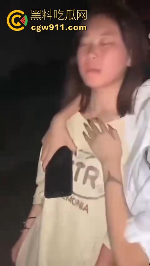 清纯的脸庞下竟然藏着恶毒的心,不知道的还以为是亲密姐妹谈话,没想到是霸凌者的炫耀!