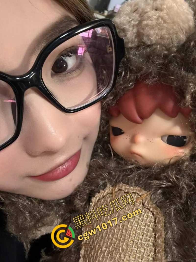 陕西西安大学极品校花【吴墨晗】：高冷御姐私下拜金狂热，情趣装备齐全，价格低廉成包养圈真正的泄欲女王！