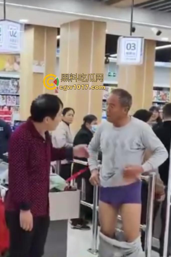 河北超市机器响工作人员逼老人脱光自证清白,还要搜身,这太过分了,大爷说“骗我脱完就不管了”?