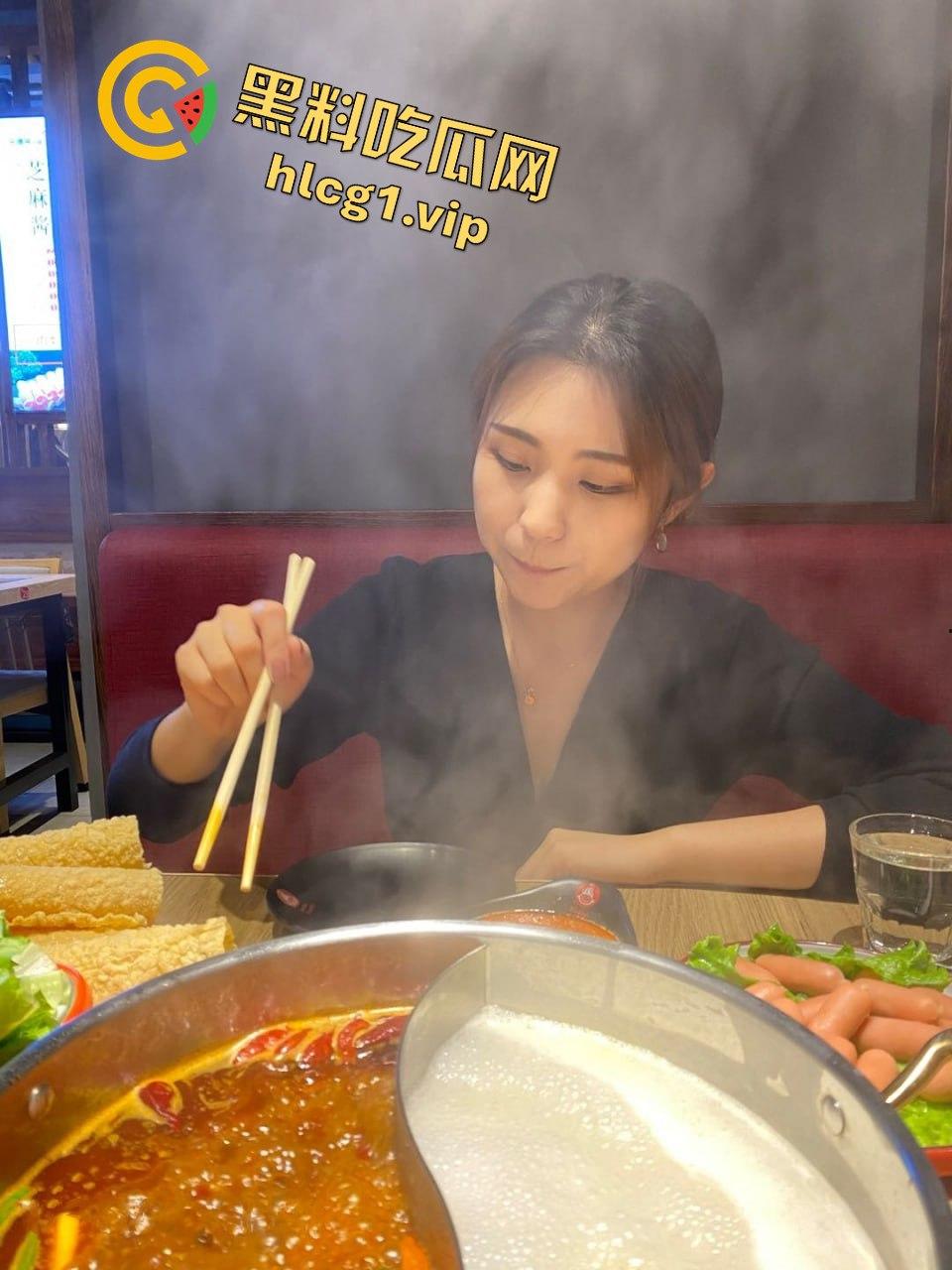 99年宁夏传媒学院美少女李婷啪啪自拍流出!大波嫩妹口活女上,反差婊的极致享受!