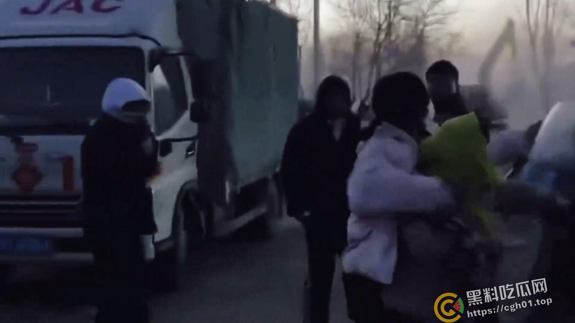 全网封禁!山东济南起步区强拆事件 大批保安殴打软禁村民 报警反而斥责村民闹事 现场视频流出